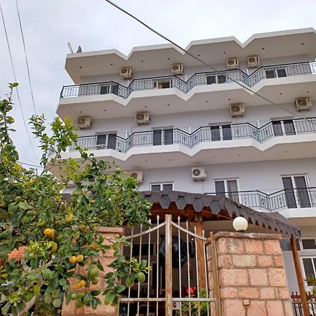 Arileo Hotel Himare Exterior photo