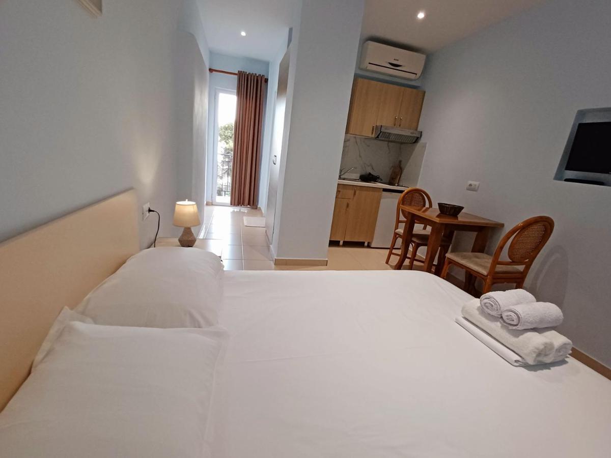Arileo Hotel Himare Exterior photo