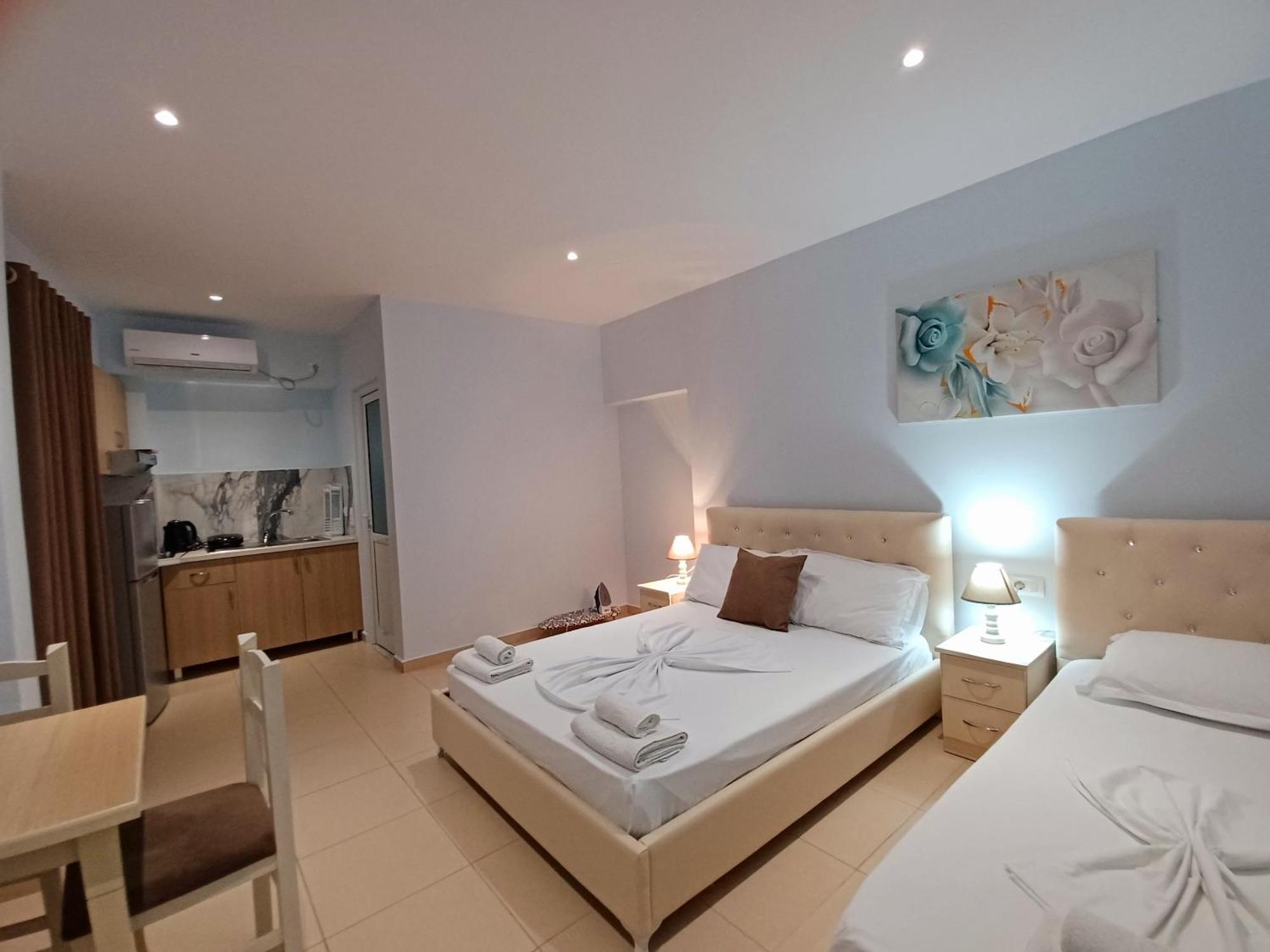 Arileo Hotel Himare Exterior photo