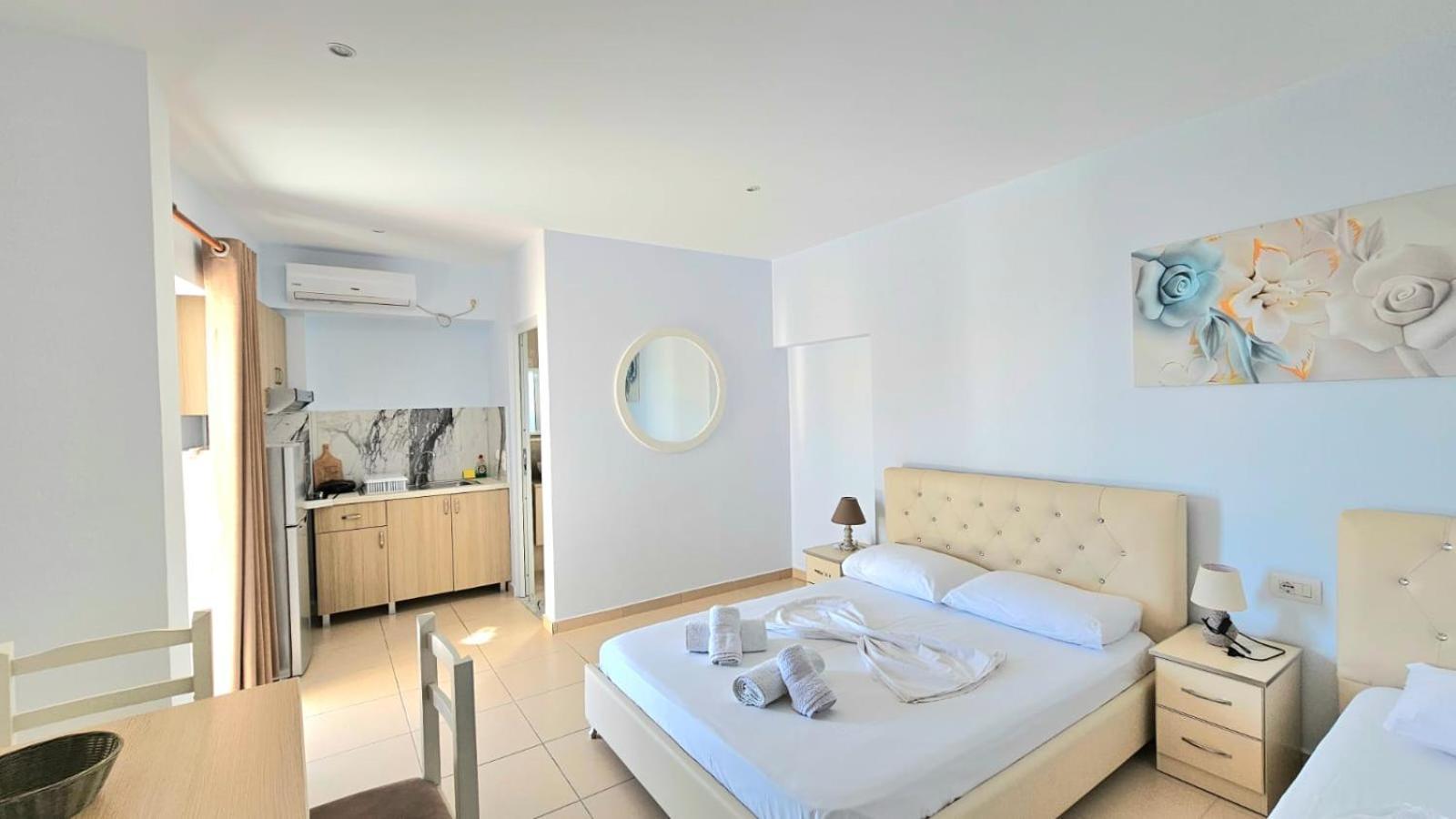 Arileo Hotel Himare Exterior photo