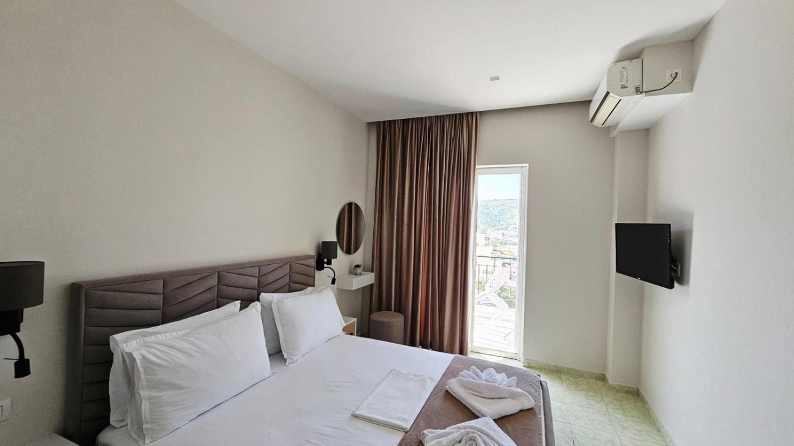 Arileo Hotel Himare Exterior photo