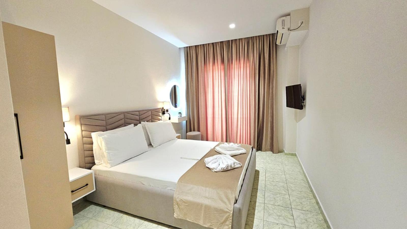 Arileo Hotel Himare Exterior photo