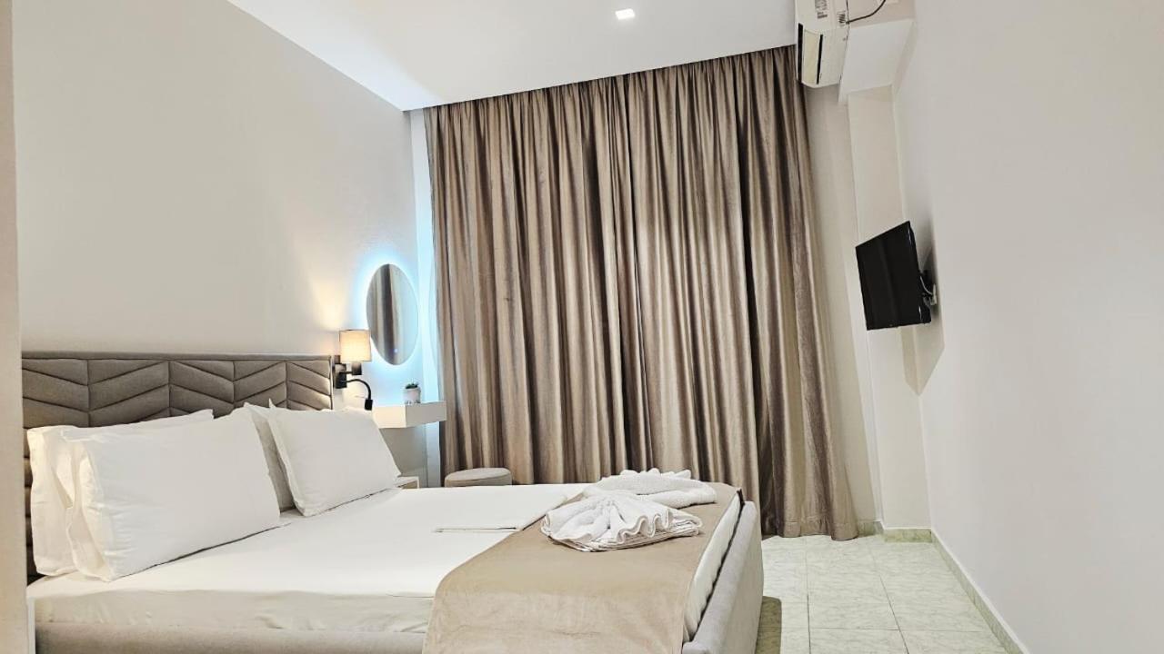 Arileo Hotel Himare Exterior photo